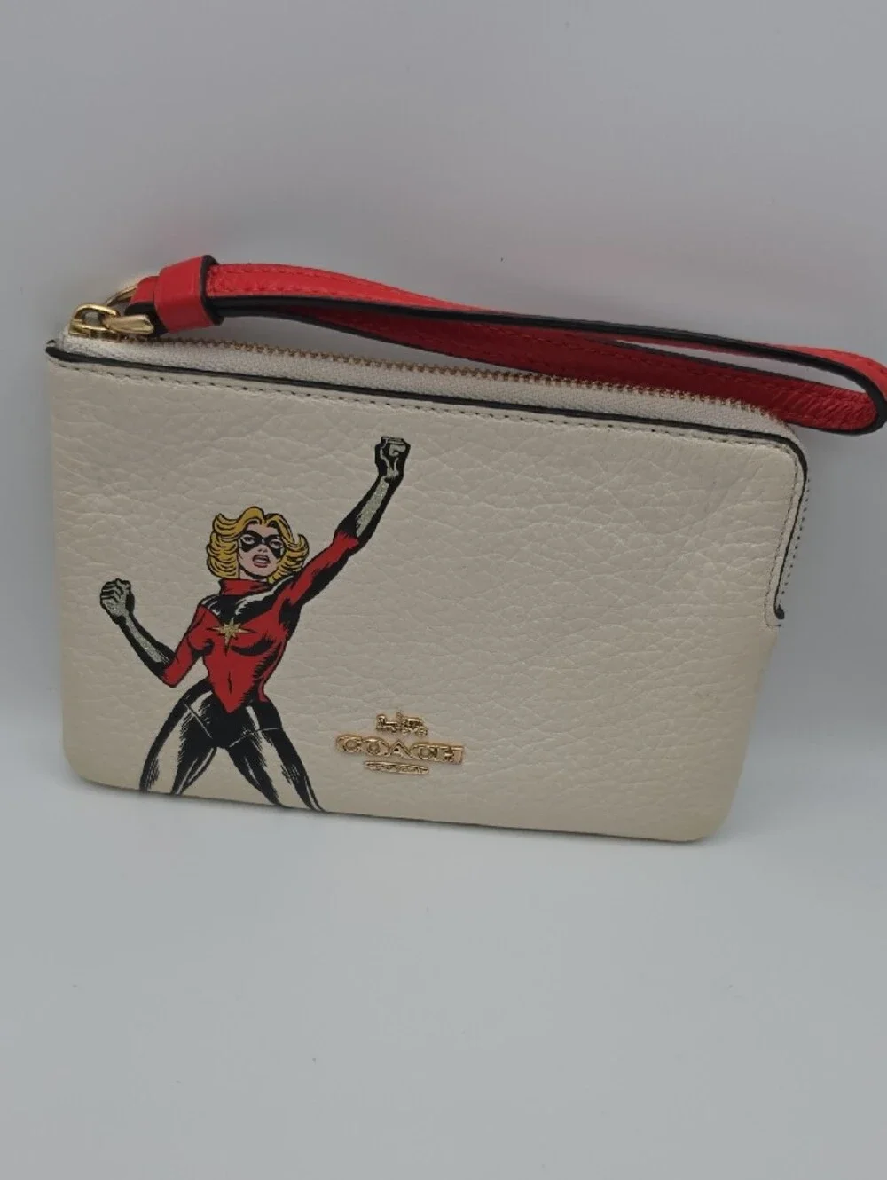 Coach Marvel Captain Limited Edition Marvel Superhero Small Wristlet (NWOT)❤️🤍